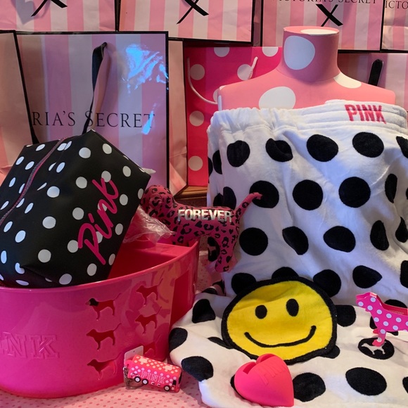 PINK Victoria's Secret Accessories - 🙂🧼 NWT! VIctoria’s Secret PINK BATH BUNDLE! 🧼🙂